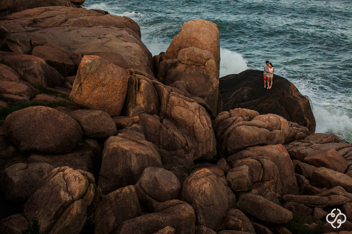 Foto Ensaio Casal Pré Casamento na Praia Guarda do Embaú - Palhoça - SC | Elizabeth e Natan | Book Casal | Fotógrafo de Casamento | Fotógrafo de Bodas | Parejas | www.rafaelsantosfotografia.com.br