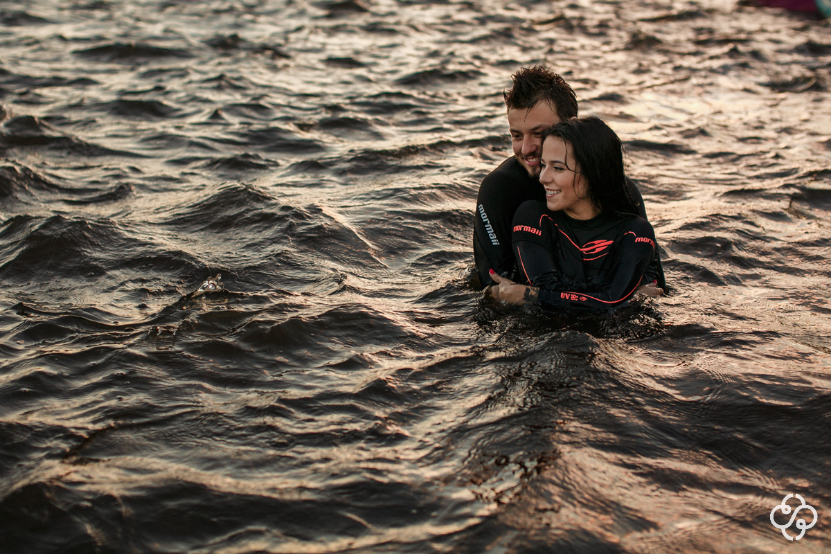 Foto Ensaio Casal Pré Casamento na Praia Guarda do Embaú - Palhoça - SC | Elizabeth e Natan | Book Casal | Fotógrafo de Casamento | Fotógrafo de Bodas | Parejas | www.rafaelsantosfotografia.com.br