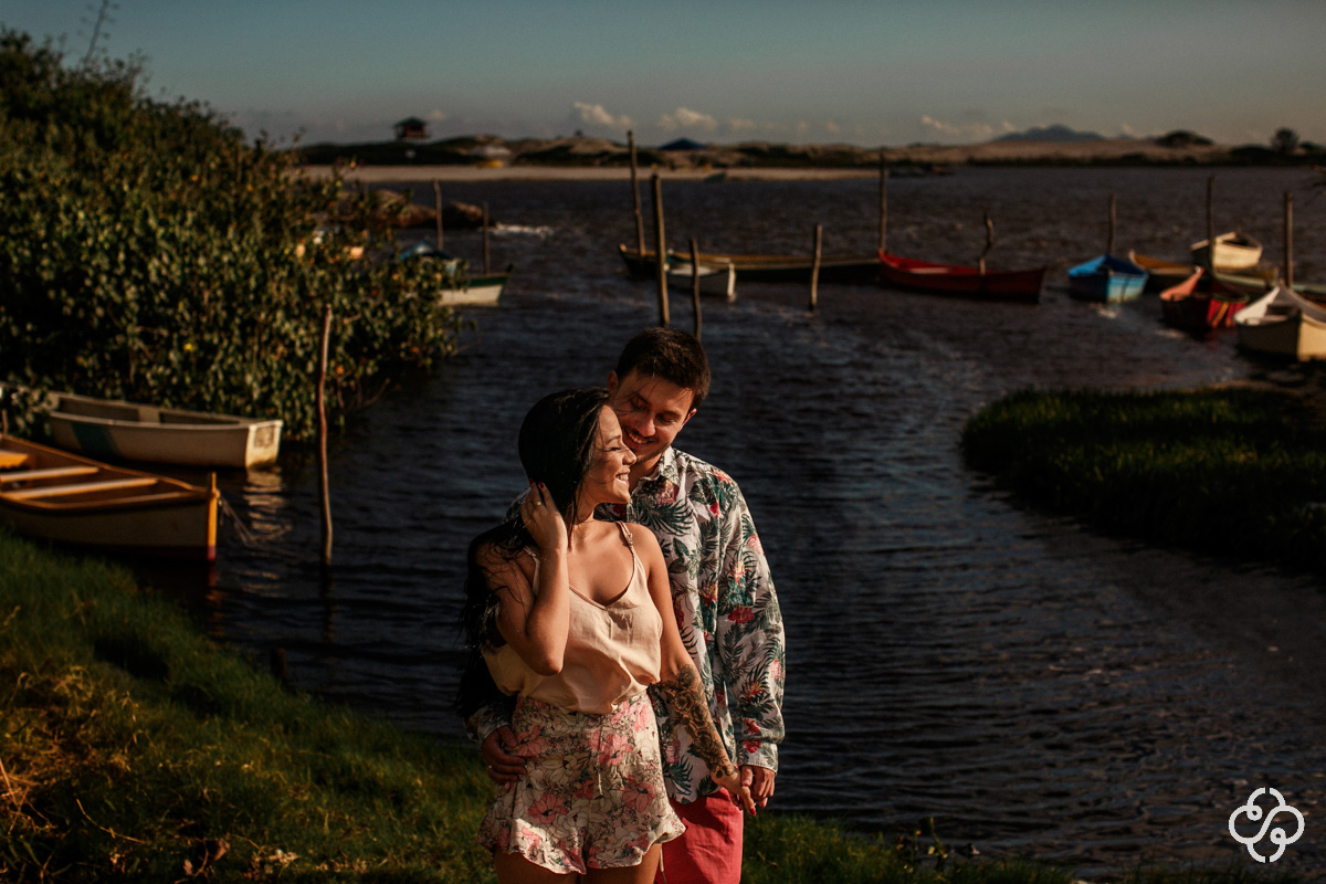 Foto Ensaio Casal Pré Casamento na Praia Guarda do Embaú - Palhoça - SC | Elizabeth e Natan | Book Casal | Fotógrafo de Casamento | Fotógrafo de Bodas | Parejas | www.rafaelsantosfotografia.com.br