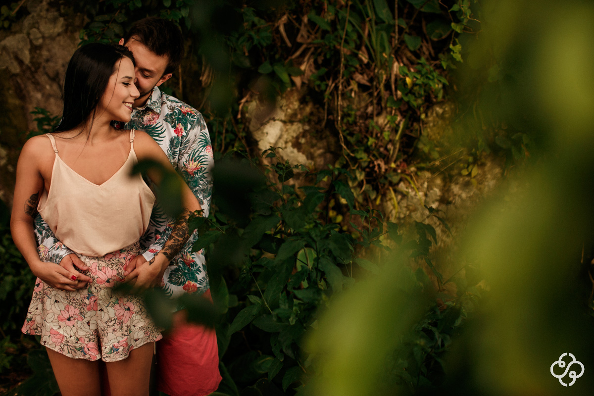 Foto Ensaio Casal Pré Casamento na Praia Guarda do Embaú - Palhoça - SC | Elizabeth e Natan | Book Casal | Fotógrafo de Casamento | Fotógrafo de Bodas | Parejas | www.rafaelsantosfotografia.com.br