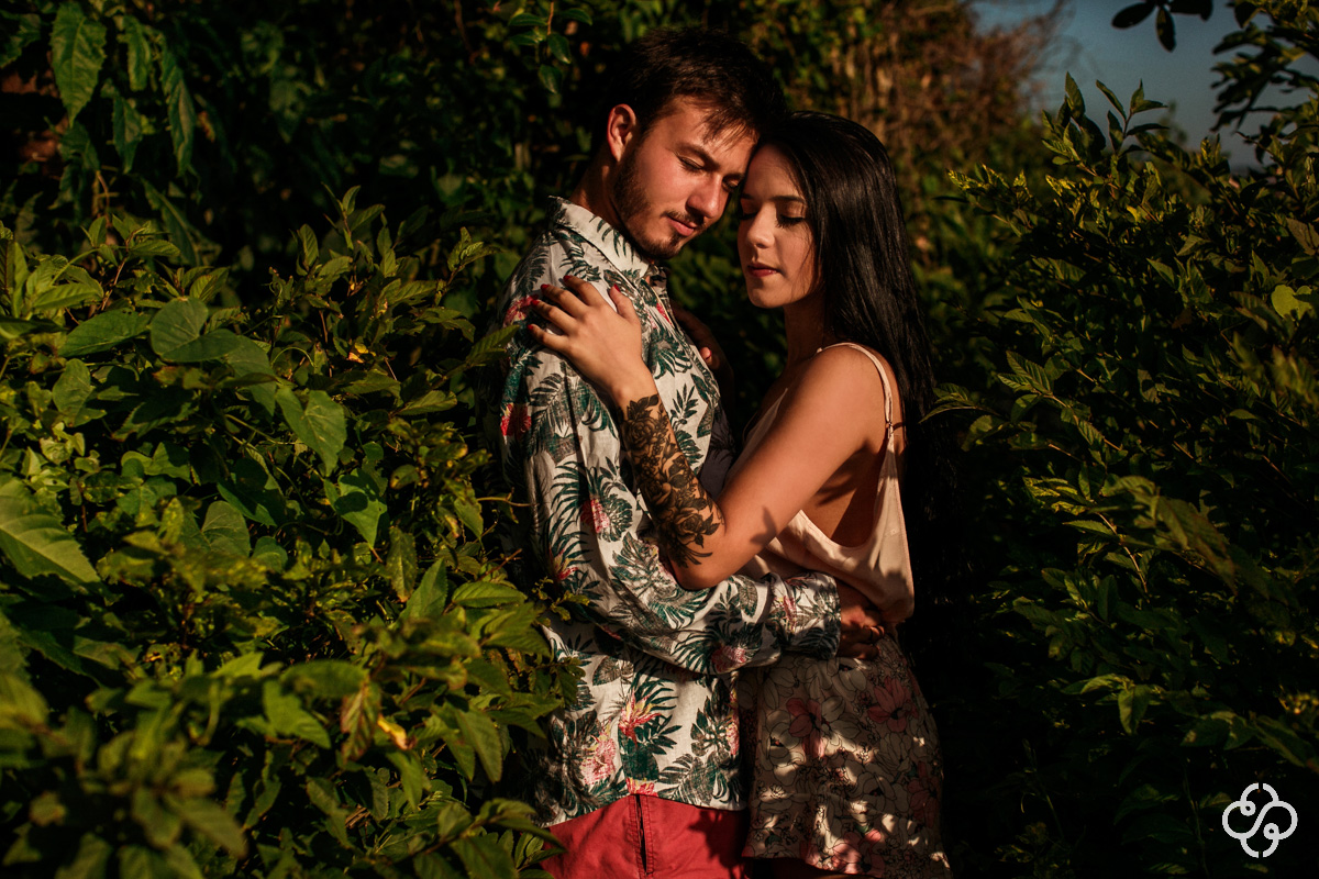Foto Ensaio Casal Pré Casamento na Praia Guarda do Embaú - Palhoça - SC | Elizabeth e Natan | Book Casal | Fotógrafo de Casamento | Fotógrafo de Bodas | Parejas | www.rafaelsantosfotografia.com.br