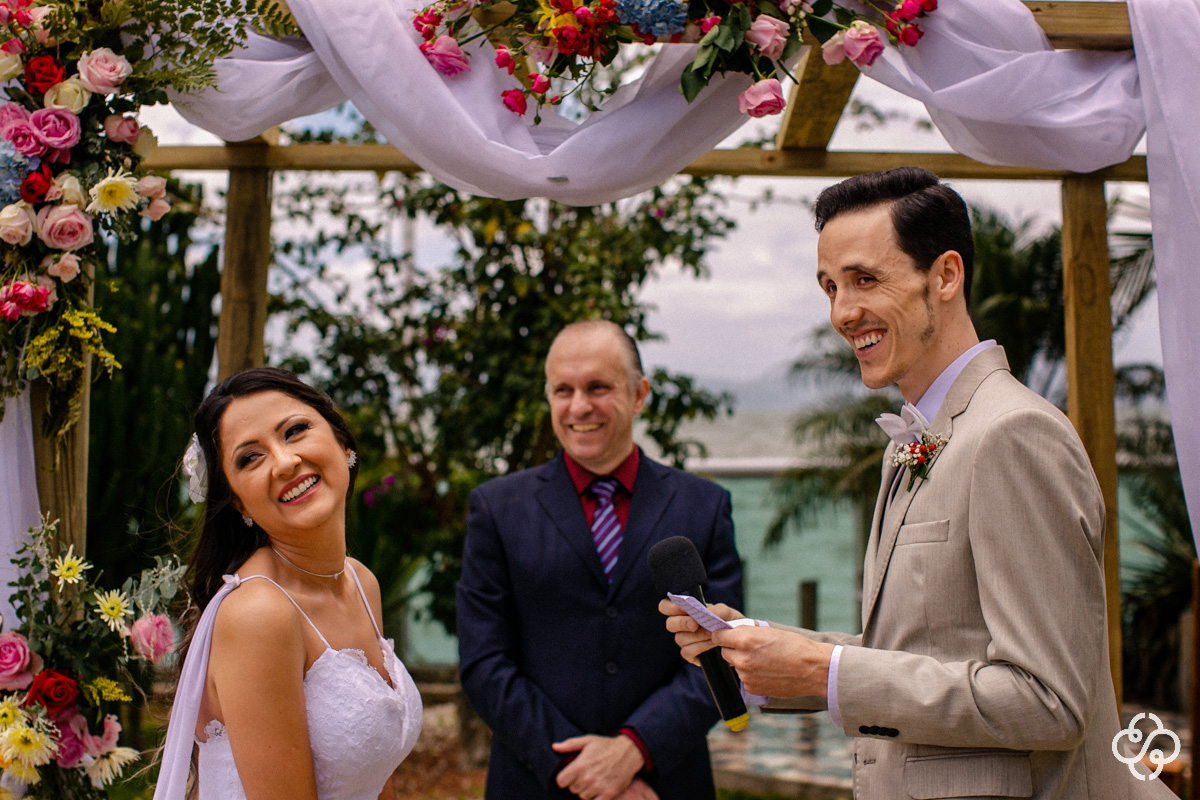 Foto de Casamento na Praia | Casamento de dia | Cerimônia de Casamento Mirante Gold Party | Biguaçu - SC | Casamento Adriana e Daniel | Fotógrafo de Casamento | Foto de Casamento | Fotógrafo Destination Wedding | Casamento SC | Destino de Casamento