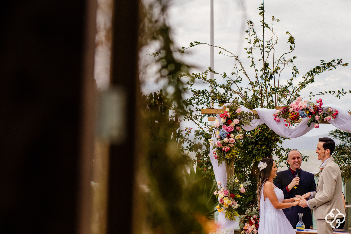 Foto de Casamento na Praia | Casamento de dia | Cerimônia de Casamento Mirante Gold Party | Biguaçu - SC | Casamento Adriana e Daniel | Fotógrafo de Casamento | Foto de Casamento | Fotógrafo Destination Wedding | Casamento SC | Destino de Casamento