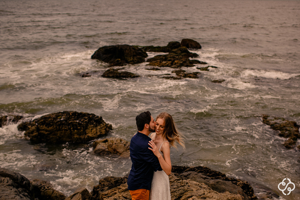 Foto Ensaio Casal na praia | Pré Casamento na Praia Vermelha | Penha - SC | Stephanie e André | Book Casal | Ensaio Casal | Fotógrafo de Casamento | Fotógrafo de Bodas | Parejas | www.rafaelsantosfotografia.com.br