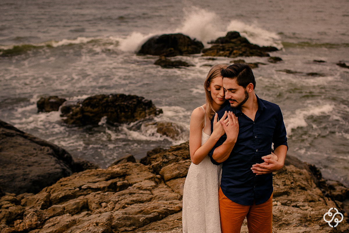 Foto Ensaio Casal na praia | Pré Casamento na Praia Vermelha | Penha - SC | Stephanie e André | Book Casal | Ensaio Casal | Fotógrafo de Casamento | Fotógrafo de Bodas | Parejas | www.rafaelsantosfotografia.com.br