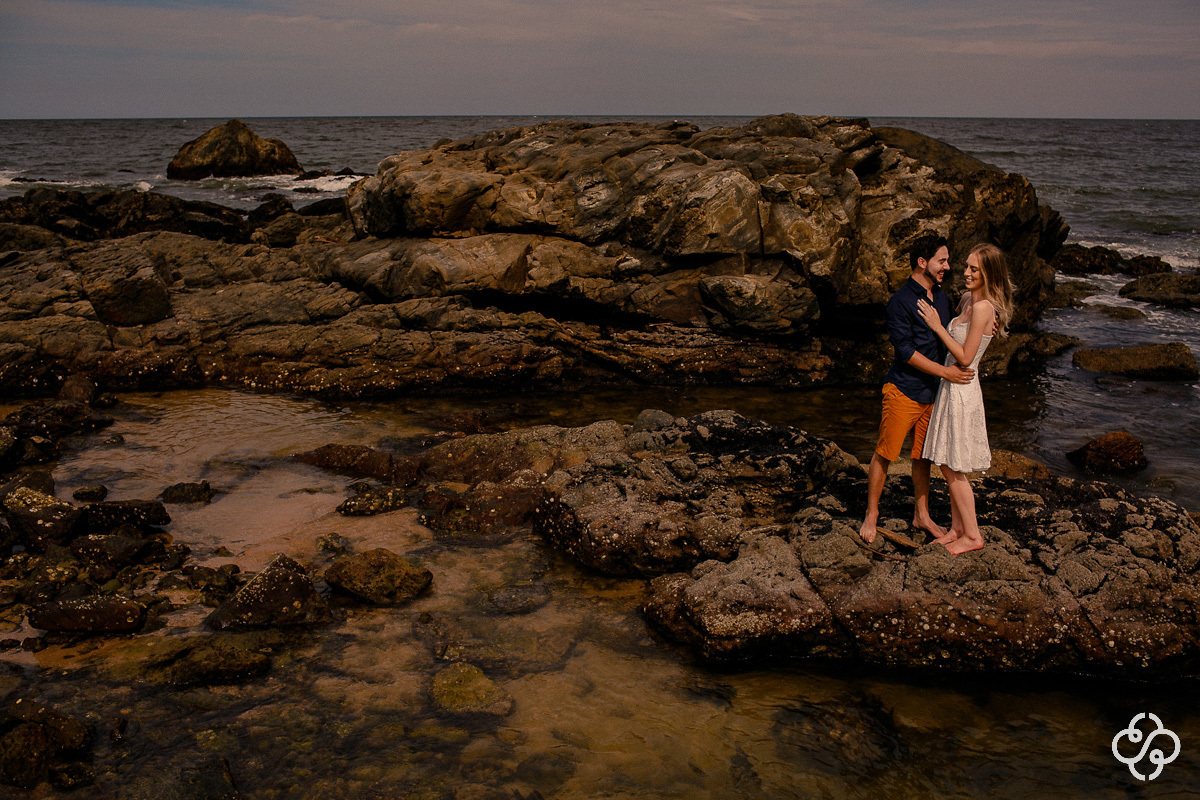 Foto Ensaio Casal na praia | Pré Casamento na Praia Vermelha | Penha - SC | Stephanie e André | Book Casal | Ensaio Casal | Fotógrafo de Casamento | Fotógrafo de Bodas | Parejas | www.rafaelsantosfotografia.com.br