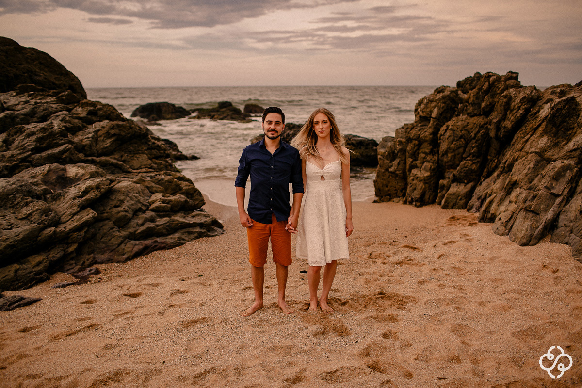 Foto Ensaio Casal na praia | Pré Casamento na Praia Vermelha | Penha - SC | Stephanie e André | Book Casal | Ensaio Casal | Fotógrafo de Casamento | Fotógrafo de Bodas | Parejas | www.rafaelsantosfotografia.com.br