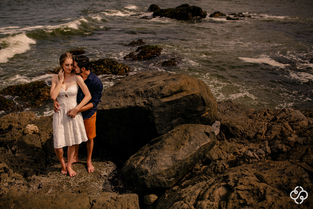 Foto Ensaio Casal na praia | Pré Casamento na Praia Vermelha | Penha - SC | Stephanie e André | Book Casal | Ensaio Casal | Fotógrafo de Casamento | Fotógrafo de Bodas | Parejas | www.rafaelsantosfotografia.com.br