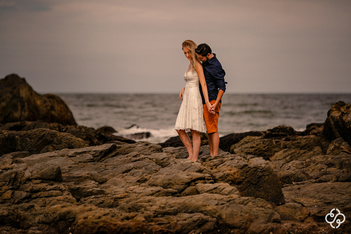 Foto Ensaio Casal na praia | Pré Casamento na Praia Vermelha | Penha - SC | Stephanie e André | Book Casal | Ensaio Casal | Fotógrafo de Casamento | Fotógrafo de Bodas | Parejas | www.rafaelsantosfotografia.com.br