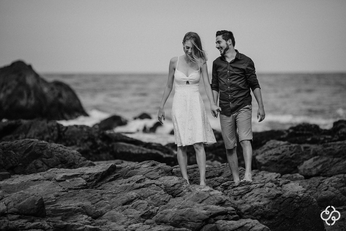 Foto Ensaio Casal na praia | Pré Casamento na Praia Vermelha | Penha - SC | Stephanie e André | Book Casal | Ensaio Casal | Fotógrafo de Casamento | Fotógrafo de Bodas | Parejas | www.rafaelsantosfotografia.com.br