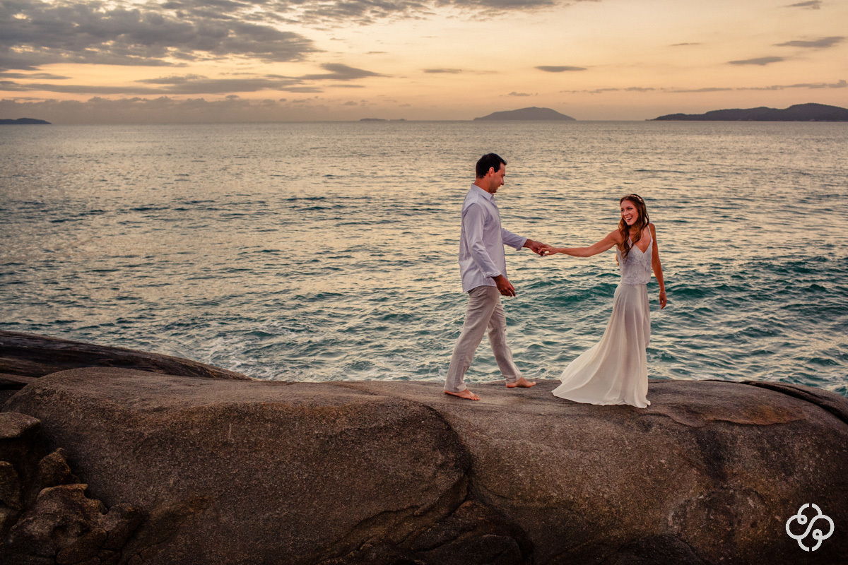 Pré Casamento Pousada Atalaia do Mariscal | Pré Wedding Nascer do Sol Maia e Fred | Bombinhas - SC | Mariscal | Marcia e Allan | Book Casal | Fotógrafo de Casamento | Fotógrafo de Bodas | Parejas | www.rafaelsantosfotografia.com.br