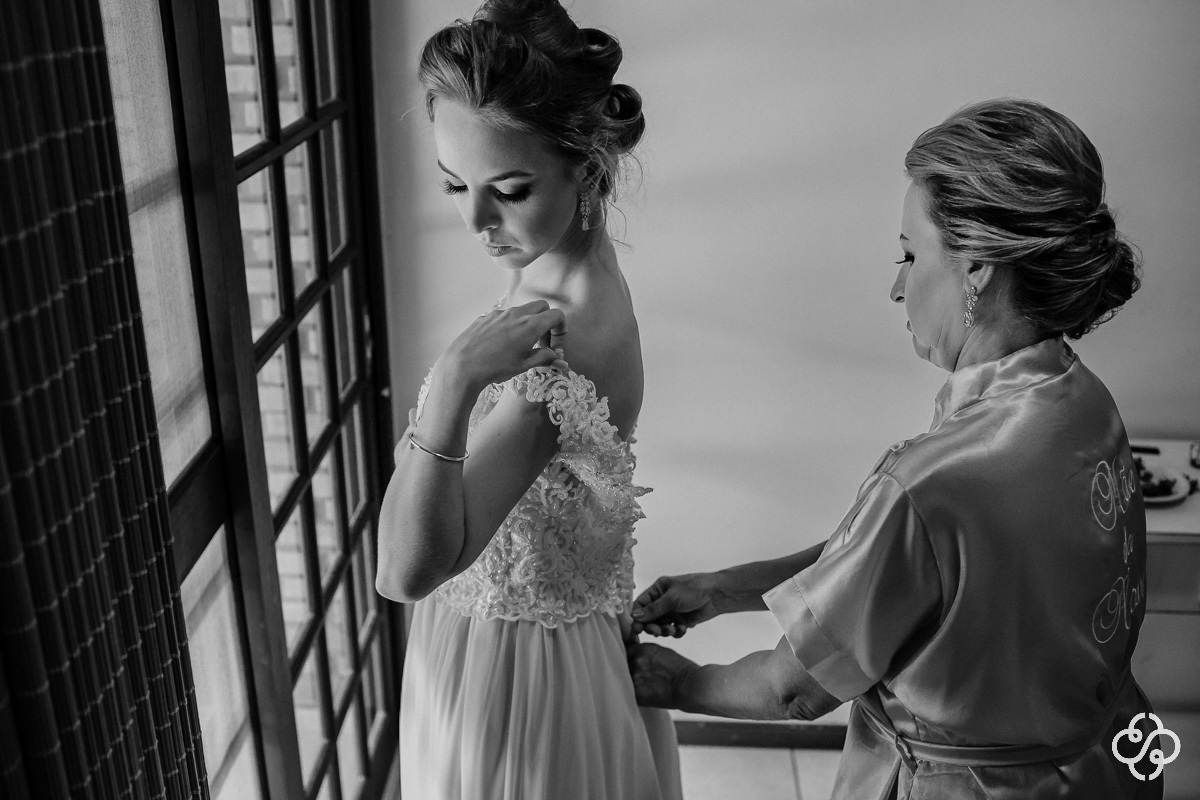 Fotografia Making-of Noiva | Casamento na Praia SC |  Restaurante Sabores do Mar Praia de Laranjeiras | Balneário Camboriú - SC | Fotografia de Casamento - SC | Monique e Mauro Molina | Fotógrafo de Casamento SC | Destino de Casamento | Rafael Santos Foto