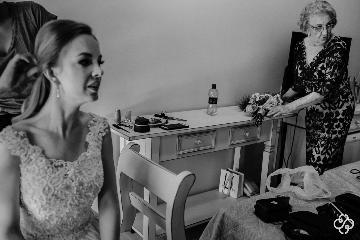 Fotografia Making-of Noiva | Casamento na Praia SC |  Restaurante Sabores do Mar Praia de Laranjeiras | Balneário Camboriú - SC | Fotografia de Casamento - SC | Monique e Mauro Molina | Fotógrafo de Casamento SC | Destino de Casamento | Rafael Santos Foto