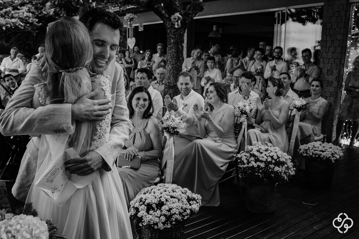 Fotografia Cerimônia de Casamento na Praia |  Restaurante Sabores do Mar Praia de Laranjeiras | Balneário Camboriú - SC | Fotografia de Casamento - SC | Monique e Mauro Molina | Fotógrafo de Casamento SC | Destino de Casamento | Rafael Santos Fotografia |