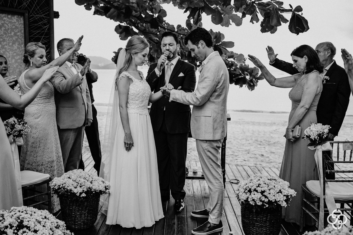 Fotografia Cerimônia de Casamento na Praia |  Restaurante Sabores do Mar Praia de Laranjeiras | Balneário Camboriú - SC | Fotografia de Casamento - SC | Monique e Mauro Molina | Fotógrafo de Casamento SC | Destino de Casamento | Rafael Santos Fotografia |