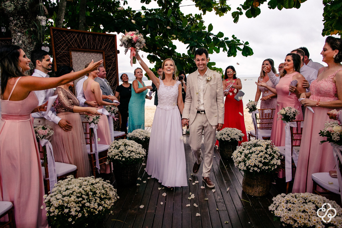 Fotografia Cerimônia de Casamento na Praia |  Restaurante Sabores do Mar Praia de Laranjeiras | Balneário Camboriú - SC | Fotografia de Casamento - SC | Monique e Mauro Molina | Fotógrafo de Casamento SC | Destino de Casamento | Rafael Santos Fotografia |