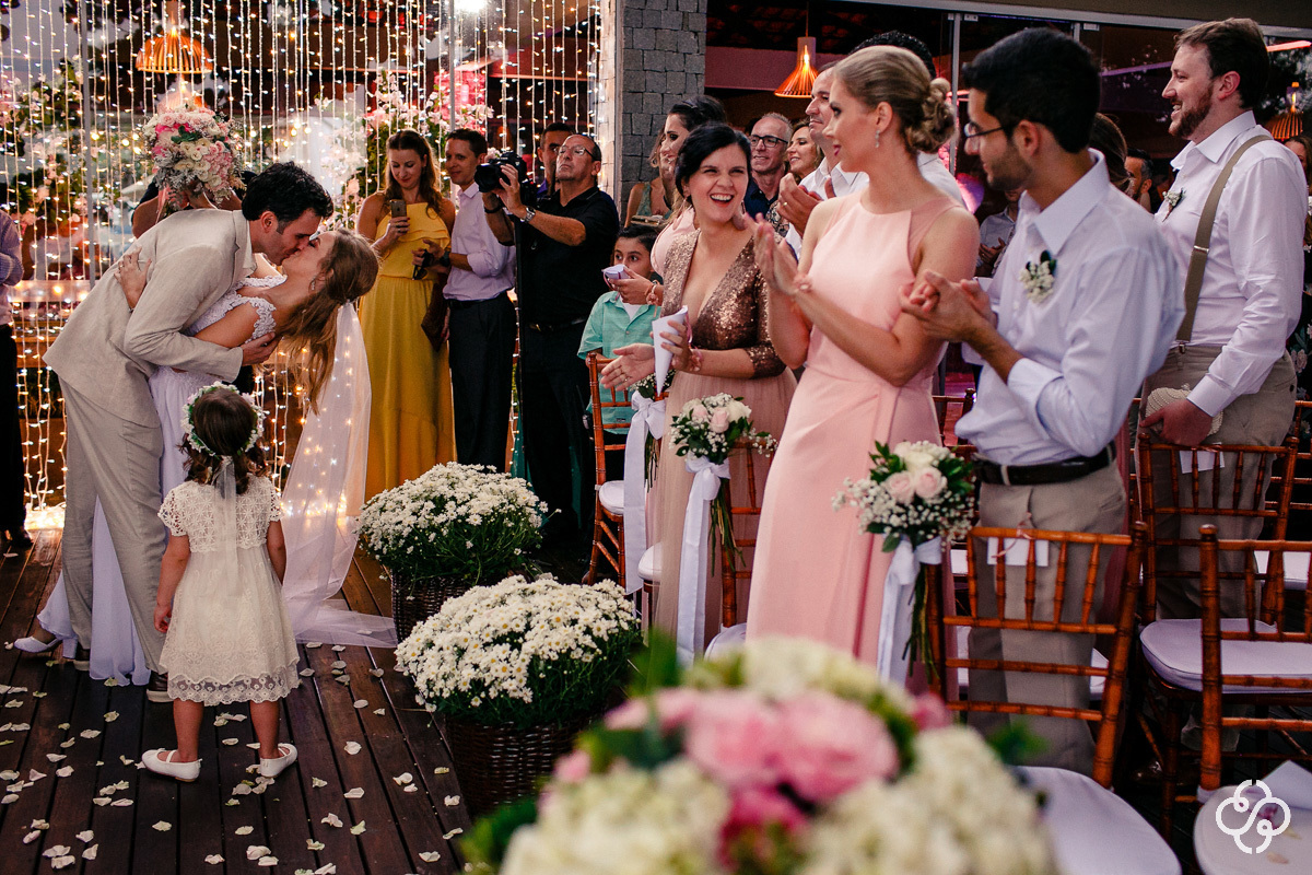 Fotografia Cerimônia de Casamento na Praia |  Restaurante Sabores do Mar Praia de Laranjeiras | Balneário Camboriú - SC | Fotografia de Casamento - SC | Monique e Mauro Molina | Fotógrafo de Casamento SC | Destino de Casamento | Rafael Santos Fotografia |