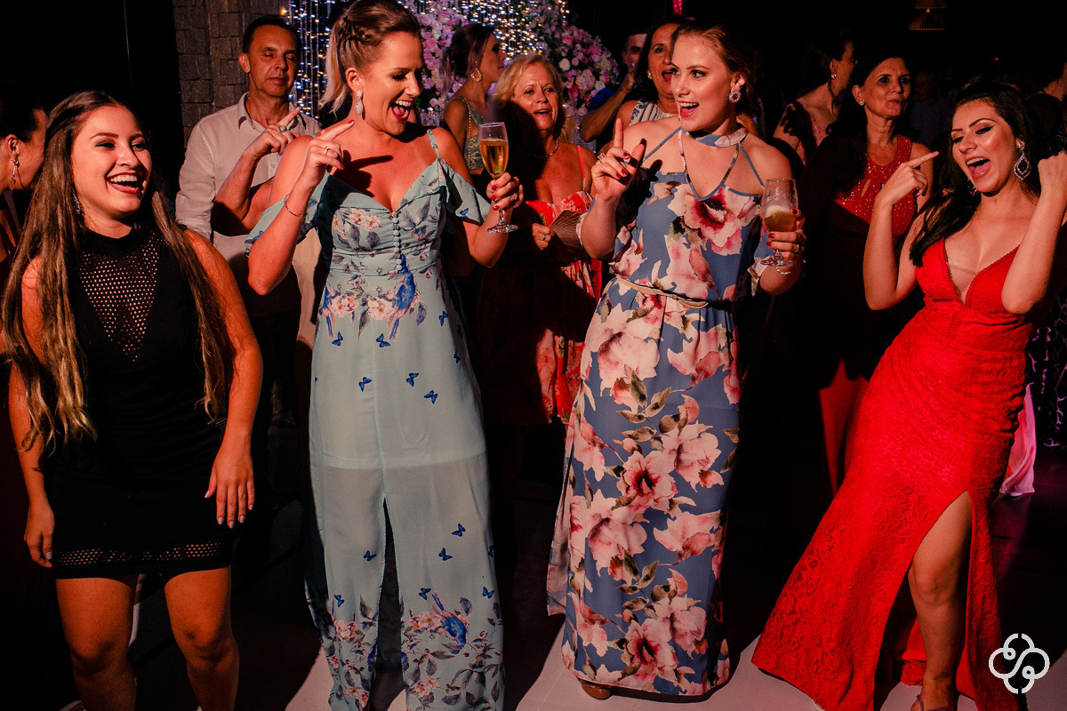 Fotografia Balada de Casamento na Praia |  Restaurante Sabores do Mar Praia de Laranjeiras | Balneário Camboriú - SC | Fotografia de Casamento - SC | Monique e Mauro Molina | Fotógrafo de Casamento SC | Destino de Casamento | Rafael Santos Fotografia |