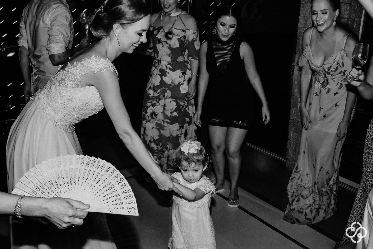 Fotografia Balada de Casamento na Praia |  Restaurante Sabores do Mar Praia de Laranjeiras | Balneário Camboriú - SC | Fotografia de Casamento - SC | Monique e Mauro Molina | Fotógrafo de Casamento SC | Destino de Casamento | Rafael Santos Fotografia |