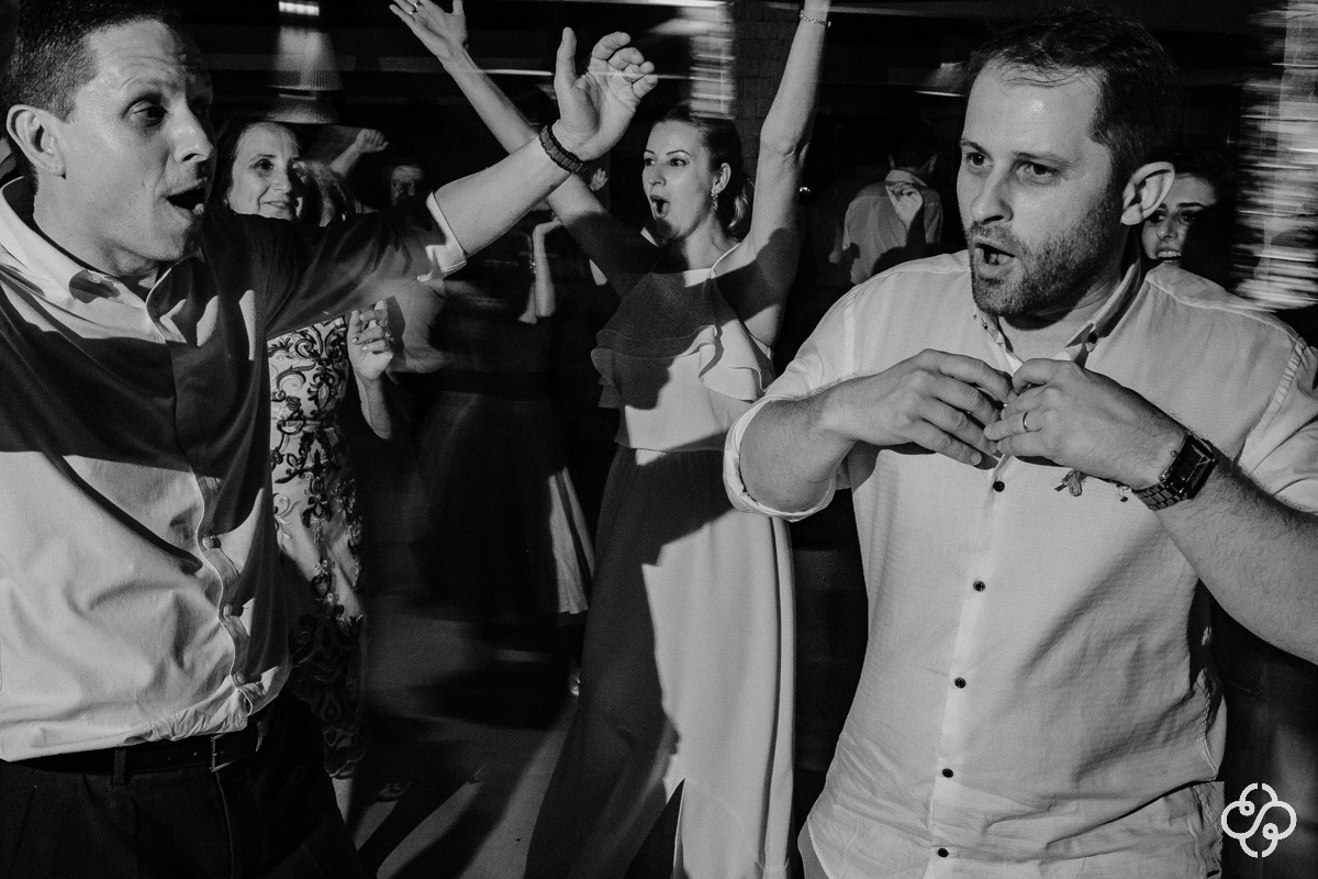 Fotografia Balada de Casamento na Praia |  Restaurante Sabores do Mar Praia de Laranjeiras | Balneário Camboriú - SC | Fotografia de Casamento - SC | Monique e Mauro Molina | Fotógrafo de Casamento SC | Destino de Casamento | Rafael Santos Fotografia |