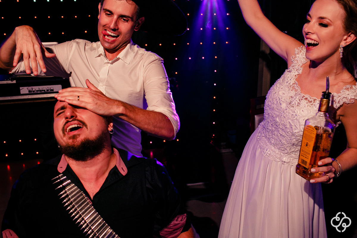 Fotografia Balada de Casamento na Praia |  Restaurante Sabores do Mar Praia de Laranjeiras | Balneário Camboriú - SC | Fotografia de Casamento - SC | Monique e Mauro Molina | Fotógrafo de Casamento SC | Destino de Casamento | Rafael Santos Fotografia |