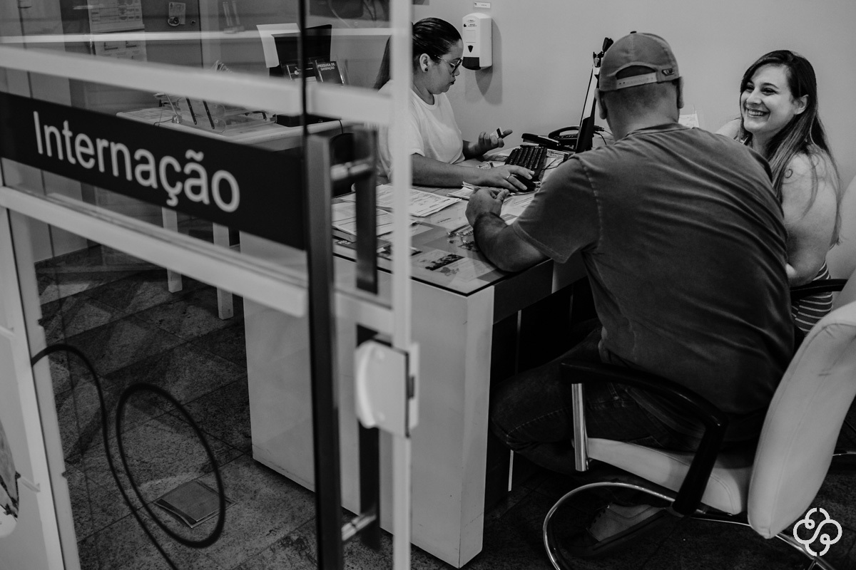 Fotografia de Parto no Hospital e Maternidade Santa Luísa em Balneário Camboriú - SC | Fotógrafo de famílias e Gestante | www.rafaelsantosfotografia.com.br |