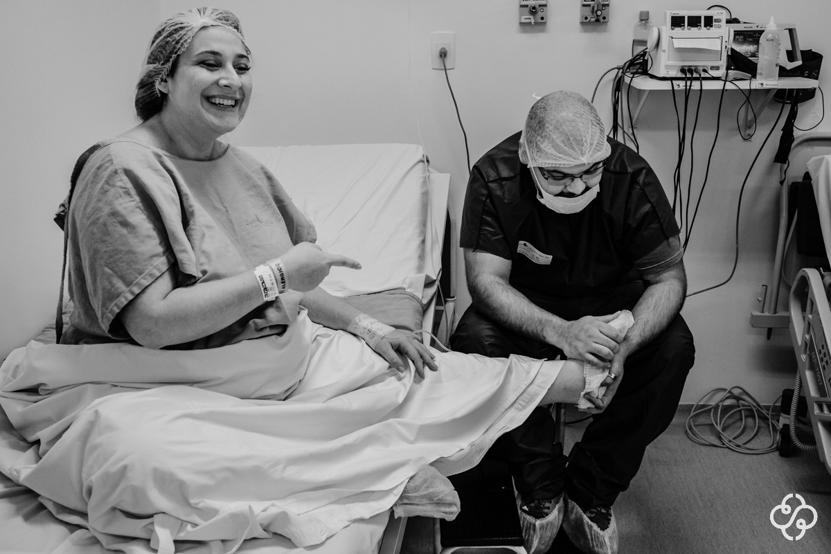 Fotografia de Parto no Hospital e Maternidade Santa Luísa em Balneário Camboriú - SC | Fotógrafo de famílias e Gestante | www.rafaelsantosfotografia.com.br |