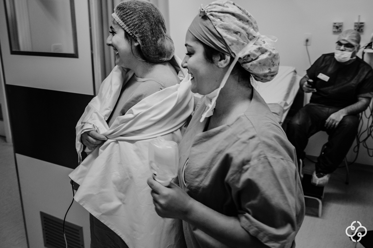 Fotografia de Parto no Hospital e Maternidade Santa Luísa em Balneário Camboriú - SC | Fotógrafo de famílias e Gestante | www.rafaelsantosfotografia.com.br |