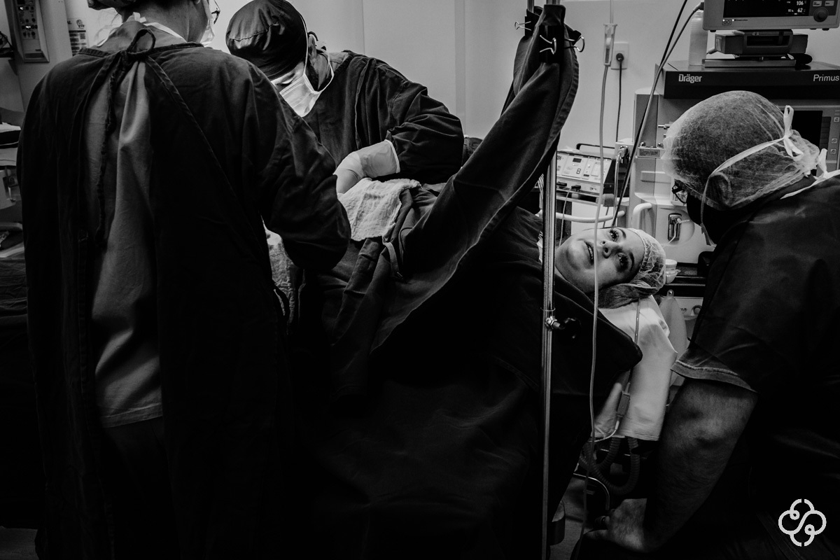 Fotografia de Parto no Hospital e Maternidade Santa Luísa em Balneário Camboriú - SC | Fotógrafo de famílias e Gestante | www.rafaelsantosfotografia.com.br |