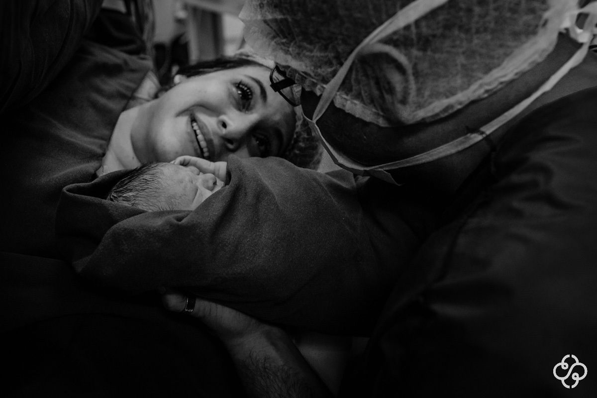 Fotografia de Parto no Hospital e Maternidade Santa Luísa em Balneário Camboriú - SC | Fotógrafo de famílias e Gestante | www.rafaelsantosfotografia.com.br |