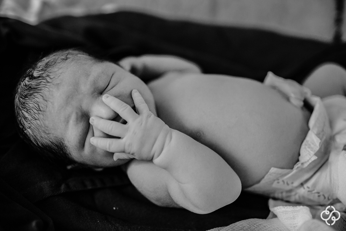 Fotografia de Parto no Hospital e Maternidade Santa Luísa em Balneário Camboriú - SC | Fotógrafo de famílias e Gestante | www.rafaelsantosfotografia.com.br |