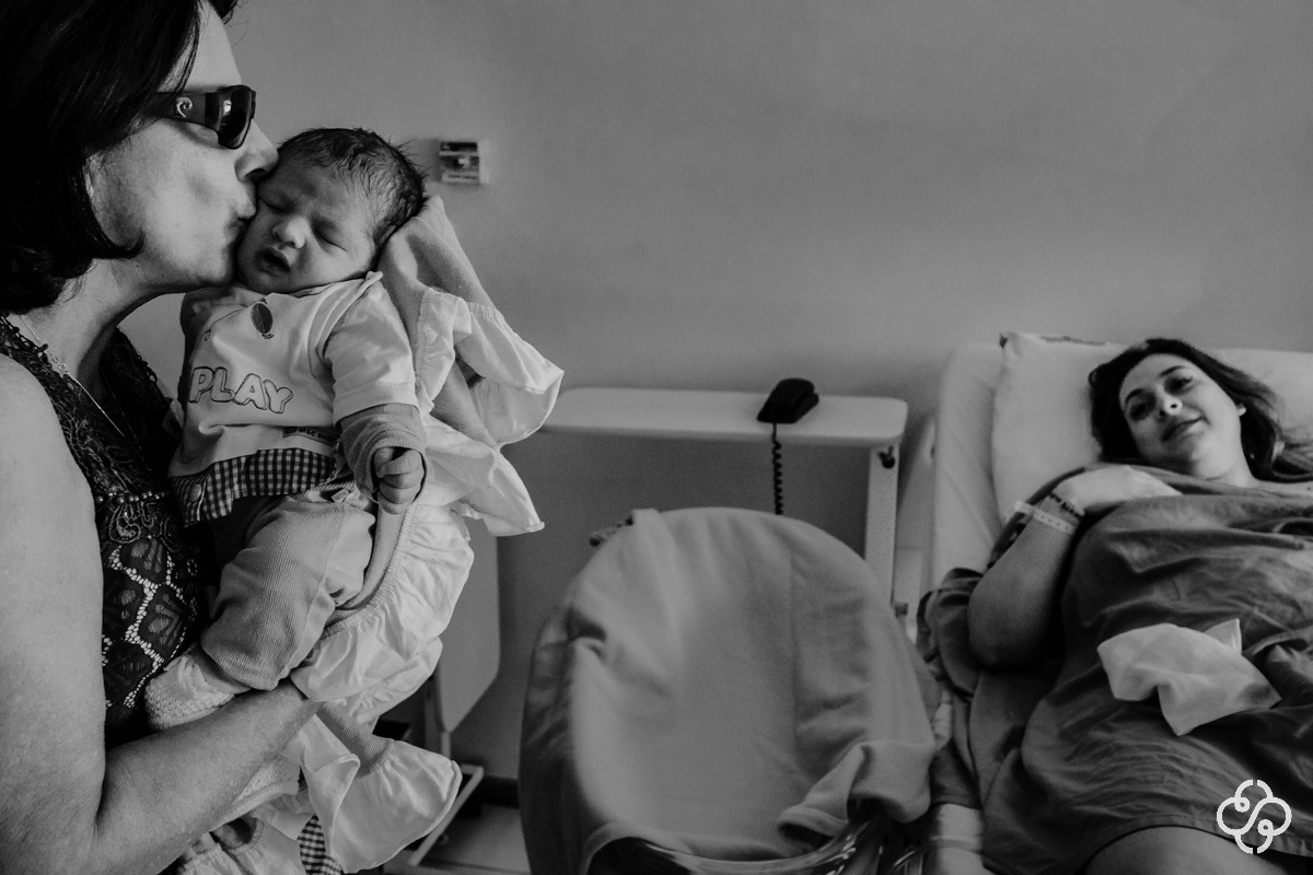 Fotografia de Parto no Hospital e Maternidade Santa Luísa em Balneário Camboriú - SC | Fotógrafo de famílias e Gestante | www.rafaelsantosfotografia.com.br |