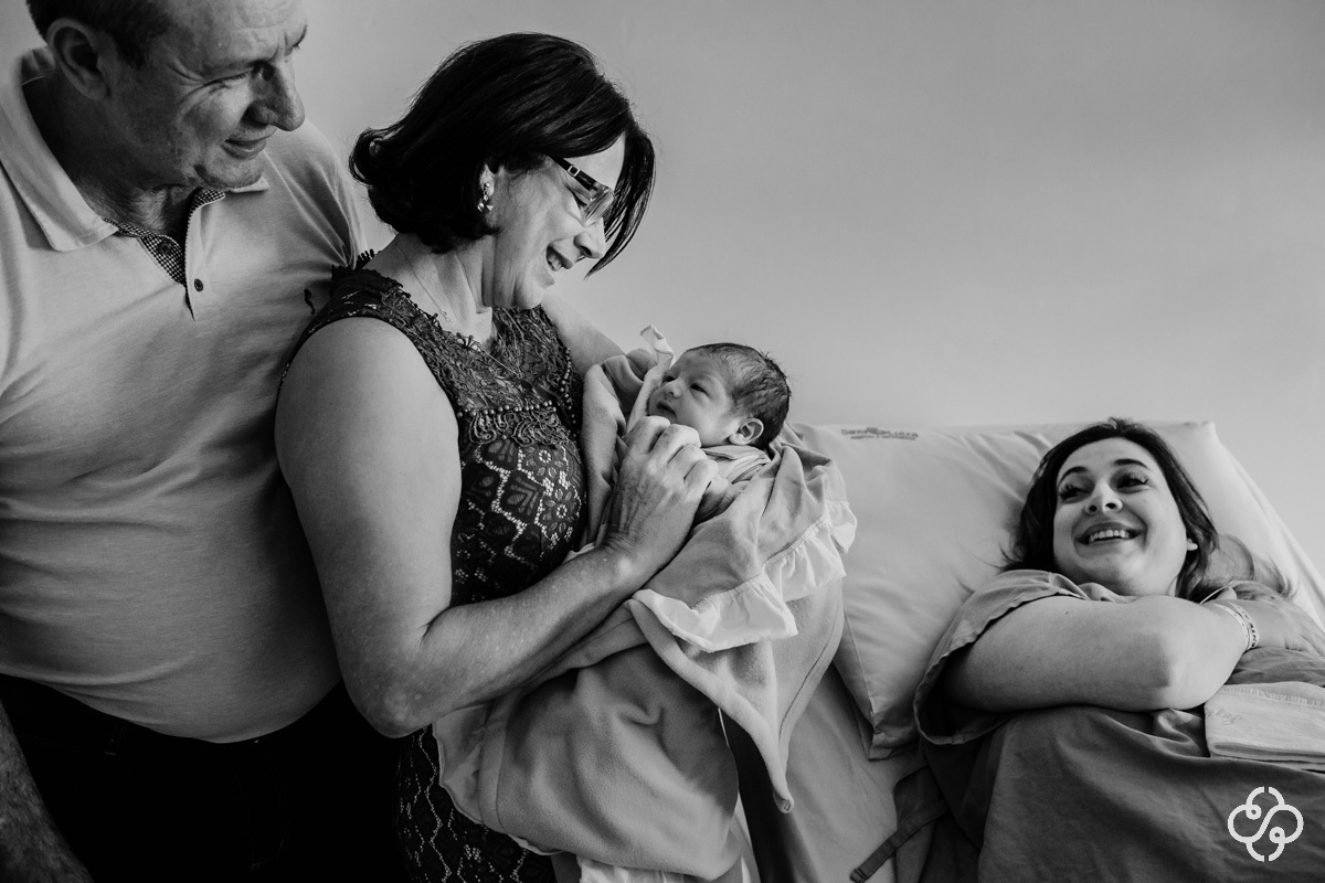 Fotografia de Parto no Hospital e Maternidade Santa Luísa em Balneário Camboriú - SC | Fotógrafo de famílias e Gestante | www.rafaelsantosfotografia.com.br |