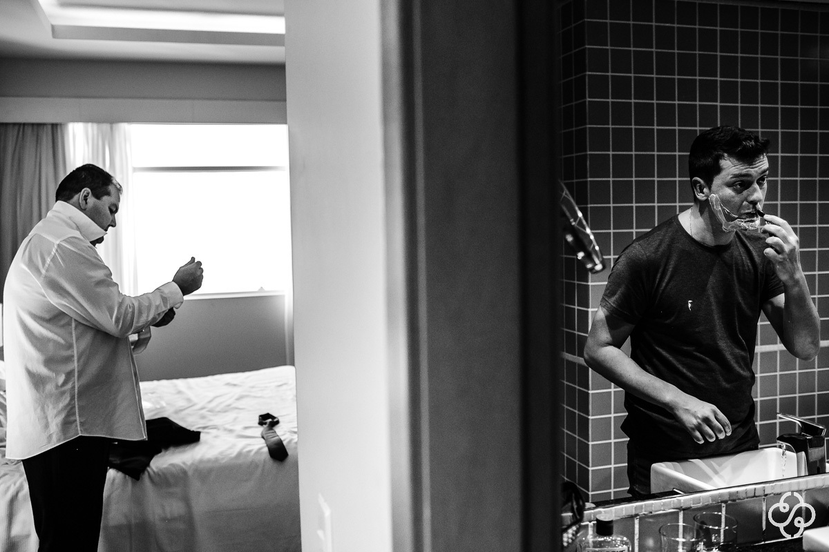 Foto Making-of Noivo | Fotógrafo de  Casamento Curitiba | Hotel Pestana | Curitiba - PR | Dia do Noivo | Padrinhos | Destination Wedding | Casamento Suelen e André | Fotografia de Casamento Santa Catarina | Paraná | www.rafaelsantosfotografia.com.br