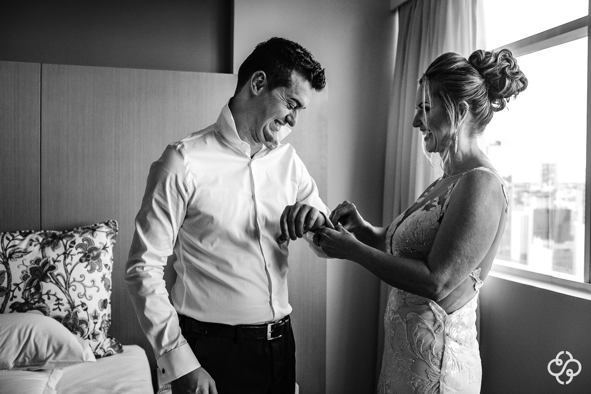 Foto Making-of Noivo | Fotógrafo de  Casamento Curitiba | Hotel Pestana | Curitiba - PR | Dia do Noivo | Padrinhos | Destination Wedding | Casamento Suelen e André | Fotografia de Casamento Santa Catarina | Paraná | www.rafaelsantosfotografia.com.br