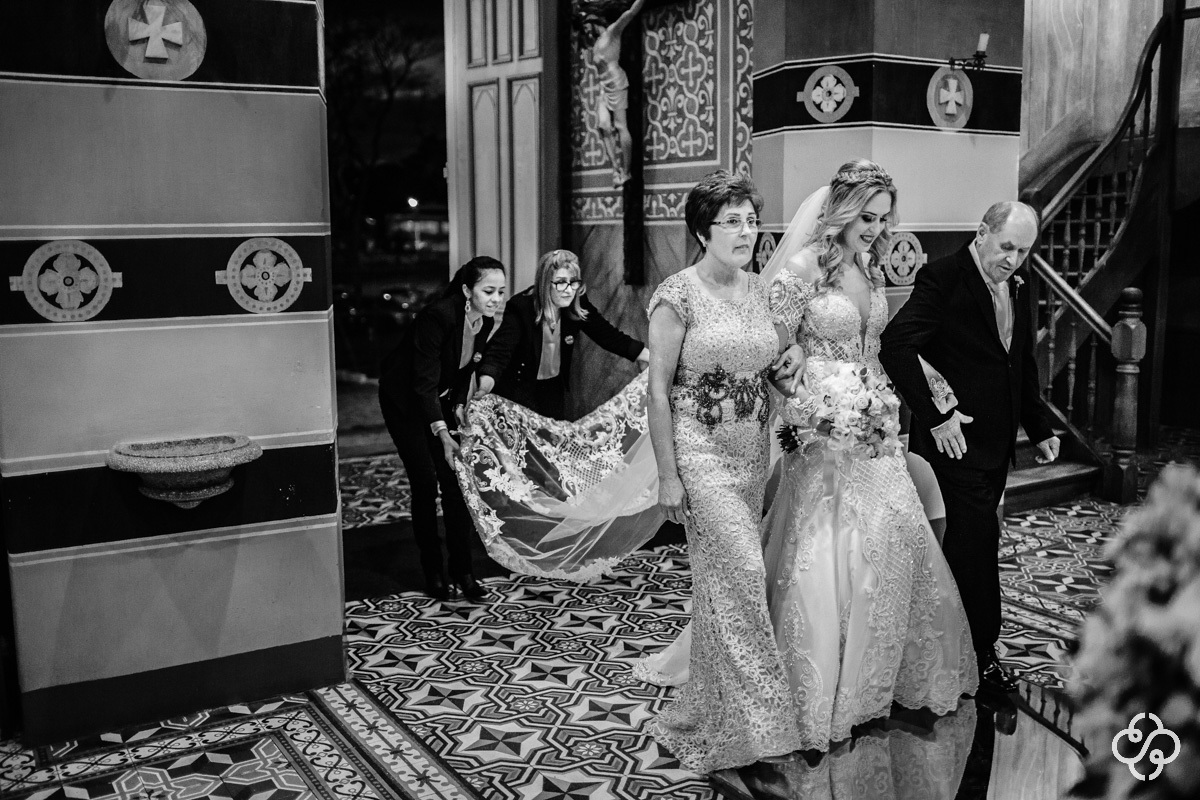 Cerimônia de Casamento Capela Santo Antônio de Orleans Curitiba - PR | Entrada Noiva | Fotógrafo de  Casamento Curitiba |  Destination Wedding | Casamento Suelen e André | Fotografia Casamento Santa Catarina | Paraná |  www.rafaelsantosfotografia.com.br