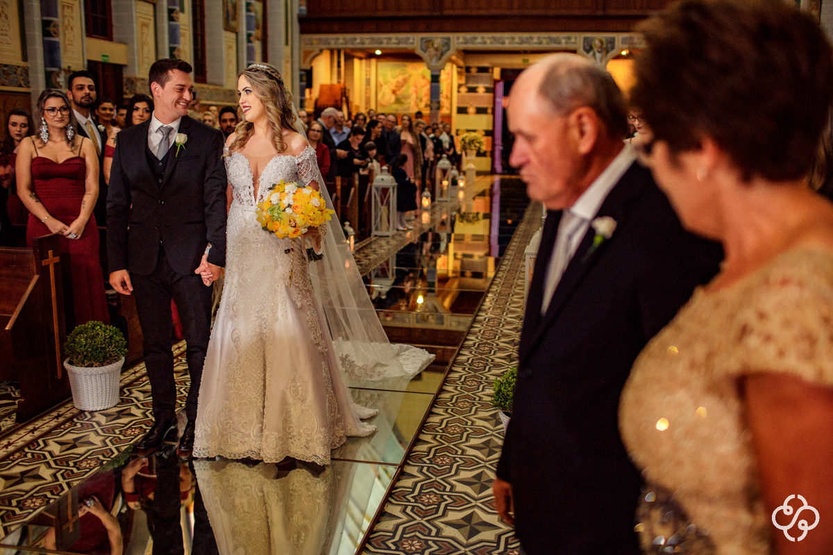 Cerimônia de Casamento Capela Santo Antônio de Orleans Curitiba - PR | Entrada Noiva | Fotógrafo de  Casamento Curitiba |  Destination Wedding | Casamento Suelen e André | Fotografia Casamento Santa Catarina | Paraná |  www.rafaelsantosfotografia.com.br