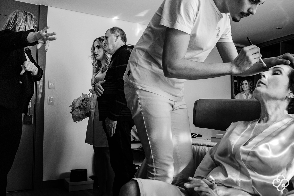 Foto Making-of Noiva | Fotógrafo de  Casamento Curitiba | Hotel Nomaa | Curitiba - PR | Dia do Noiva | Madrinhas | Destination Wedding | Casamento Suelen e André | Fotografia de Casamento Santa Catarina | Paraná |  www.rafaelsantosfotografia.com.br