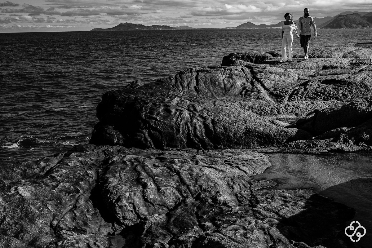 Pré Wedding | Ensaio Pré Casamento na Praia Guarda do Embaú - Palhoça - SC | Mariana e Thiago | Praia | Guarda do Embaú | Book Casal | Ensaio Casal | Fotógrafo de Casamento | Fotógrafo de Bodas | Parejas | www.rafaelsantosfotografia.com.br