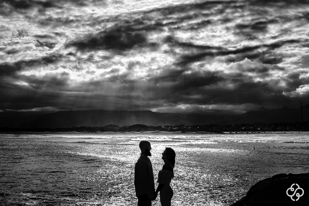 Pré Wedding | Ensaio Pré Casamento na Praia Guarda do Embaú - Palhoça - SC | Mariana e Thiago | Praia | Guarda do Embaú | Book Casal | Ensaio Casal | Fotógrafo de Casamento | Fotógrafo de Bodas | Parejas | www.rafaelsantosfotografia.com.br