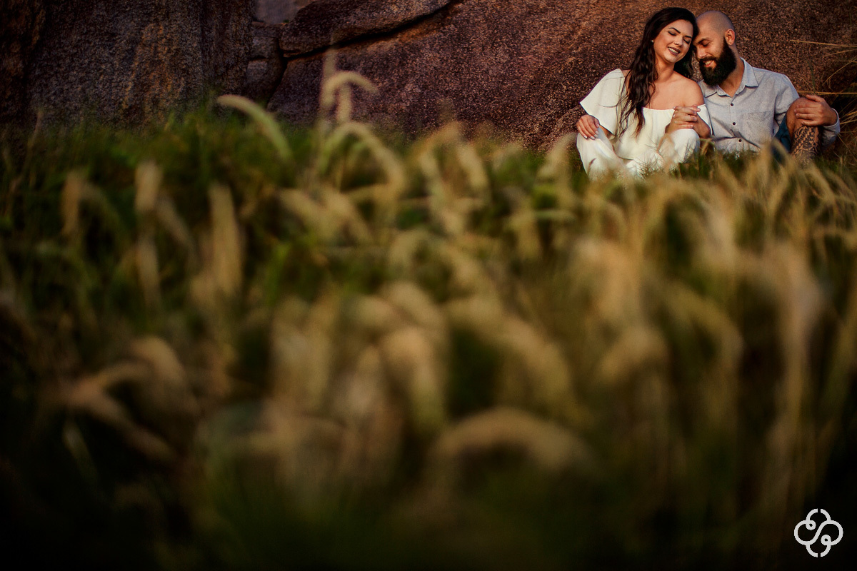 Pré Wedding | Ensaio Pré Casamento na Praia Guarda do Embaú - Palhoça - SC | Mariana e Thiago | Praia | Guarda do Embaú | Book Casal | Ensaio Casal | Fotógrafo de Casamento | Fotógrafo de Bodas | Parejas | www.rafaelsantosfotografia.com.br