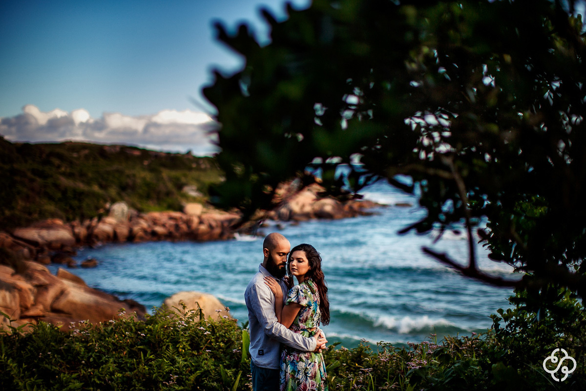 Pré Wedding | Ensaio Pré Casamento na Praia Guarda do Embaú - Palhoça - SC | Mariana e Thiago | Praia | Guarda do Embaú | Book Casal | Ensaio Casal | Fotógrafo de Casamento | Fotógrafo de Bodas | Parejas | www.rafaelsantosfotografia.com.br