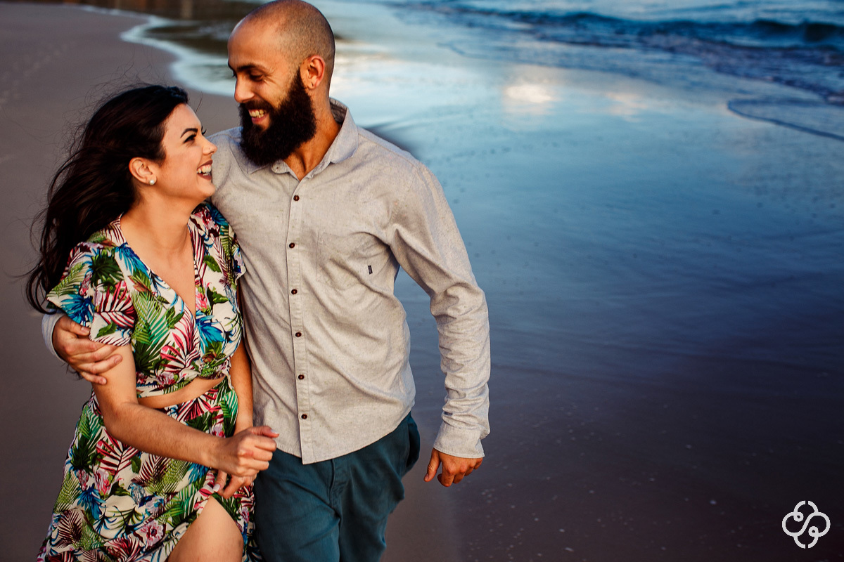 Pré Wedding | Ensaio Pré Casamento na Praia Guarda do Embaú - Palhoça - SC | Mariana e Thiago | Praia | Guarda do Embaú | Book Casal | Ensaio Casal | Fotógrafo de Casamento | Fotógrafo de Bodas | Parejas | www.rafaelsantosfotografia.com.br