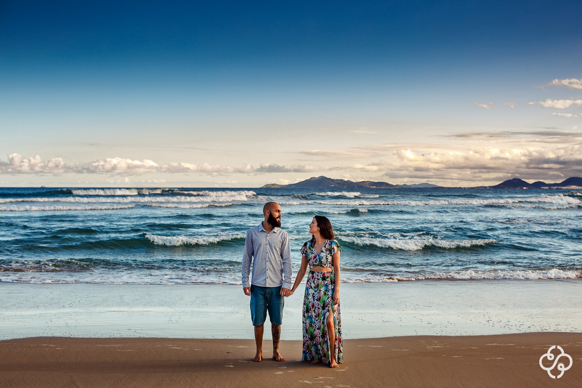Pré Wedding | Ensaio Pré Casamento na Praia Guarda do Embaú - Palhoça - SC | Mariana e Thiago | Praia | Guarda do Embaú | Book Casal | Ensaio Casal | Fotógrafo de Casamento | Fotógrafo de Bodas | Parejas | www.rafaelsantosfotografia.com.br