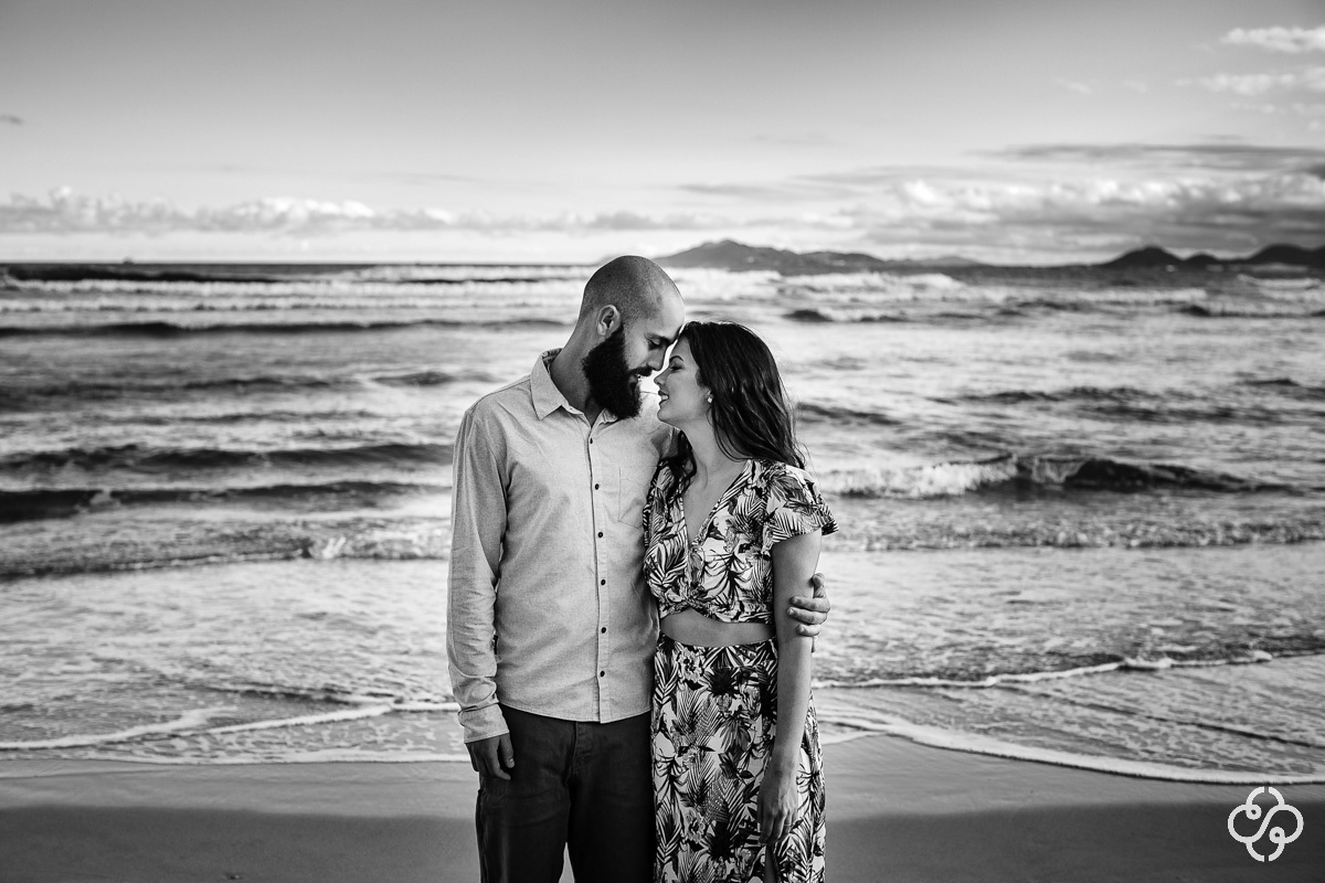 Pré Wedding | Ensaio Pré Casamento na Praia Guarda do Embaú - Palhoça - SC | Mariana e Thiago | Praia | Guarda do Embaú | Book Casal | Ensaio Casal | Fotógrafo de Casamento | Fotógrafo de Bodas | Parejas | www.rafaelsantosfotografia.com.br