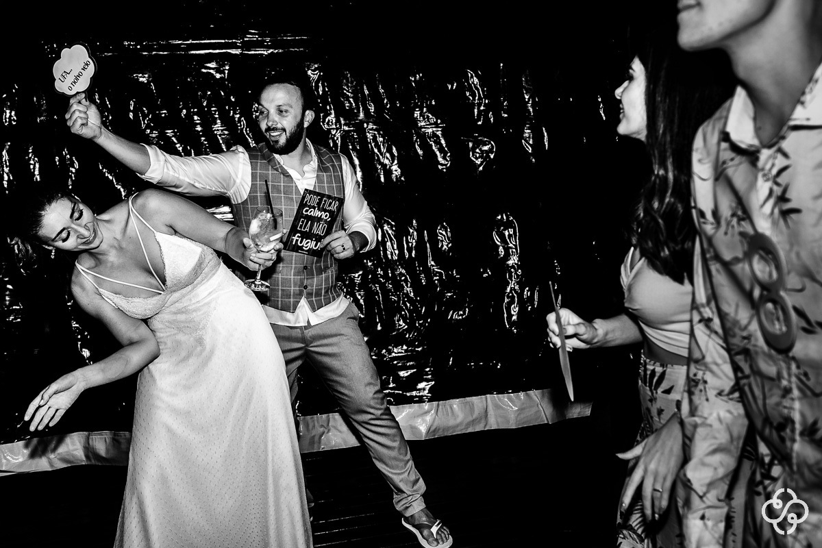 Balada de Casamento na praia Hospedaria Refúgio das Galés Bombinhas - SC | Fotógrafo de Casamento | Praia de Mariscal | Casamento na Praia | Casamento de Dia | Casamento Praia | Casamento Giorgia e Dennis | www.rafaelsantosfotografia.com.br