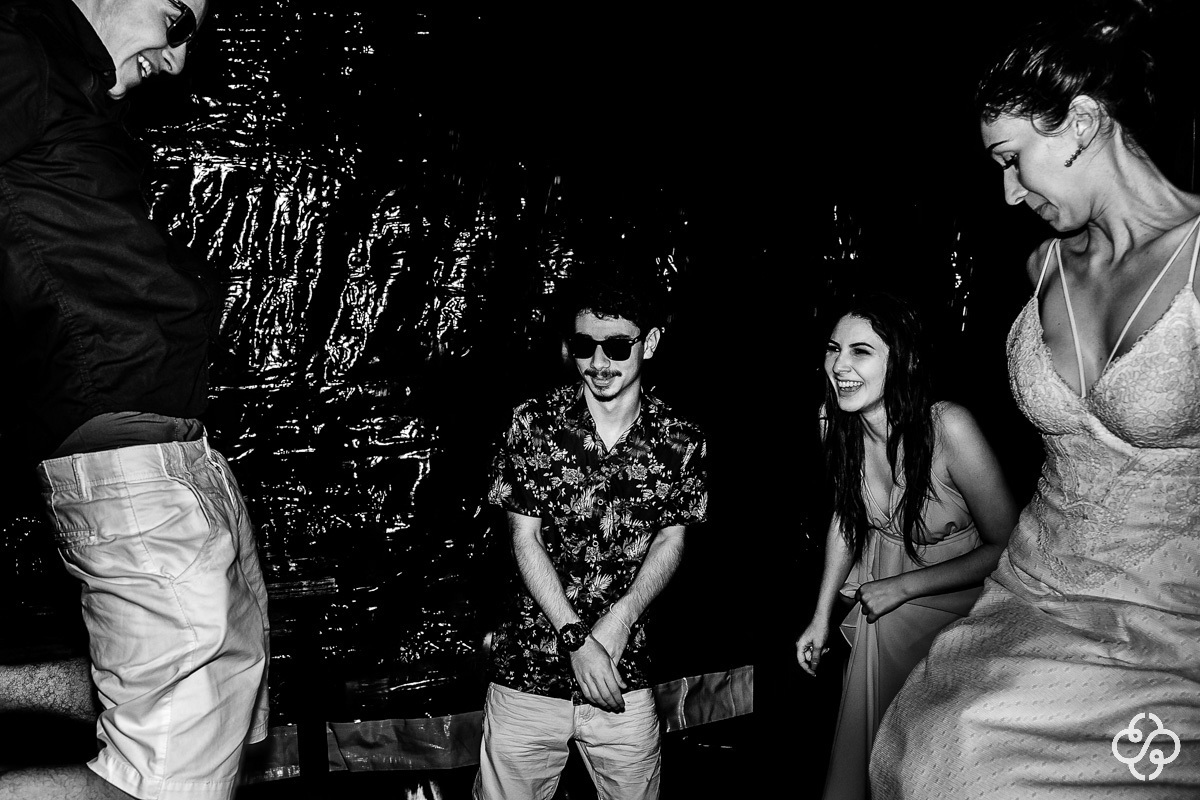 Balada de Casamento na praia Hospedaria Refúgio das Galés Bombinhas - SC | Fotógrafo de Casamento | Praia de Mariscal | Casamento na Praia | Casamento de Dia | Casamento Praia | Casamento Giorgia e Dennis | www.rafaelsantosfotografia.com.br