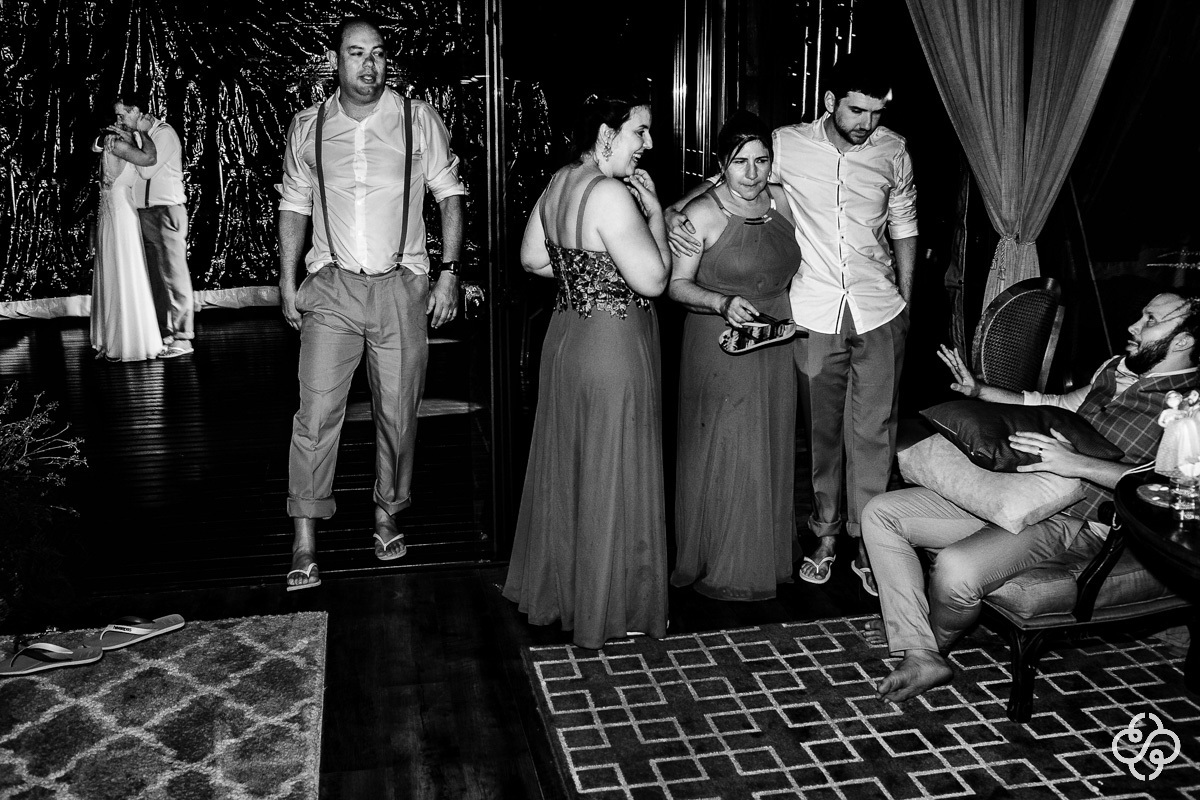 Balada de Casamento na praia Hospedaria Refúgio das Galés Bombinhas - SC | Fotógrafo de Casamento | Praia de Mariscal | Casamento na Praia | Casamento de Dia | Casamento Praia | Casamento Giorgia e Dennis | www.rafaelsantosfotografia.com.br