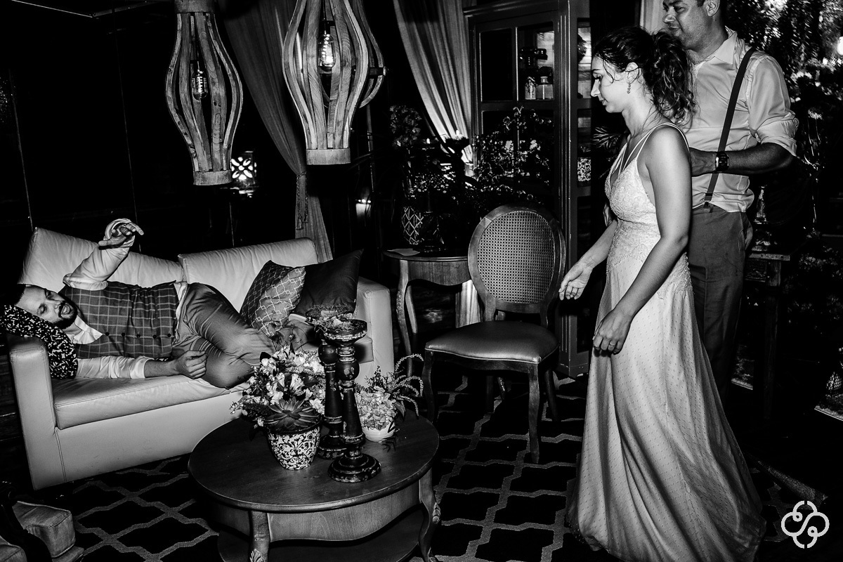 Balada de Casamento na praia Hospedaria Refúgio das Galés Bombinhas - SC | Fotógrafo de Casamento | Praia de Mariscal | Casamento na Praia | Casamento de Dia | Casamento Praia | Casamento Giorgia e Dennis | www.rafaelsantosfotografia.com.br