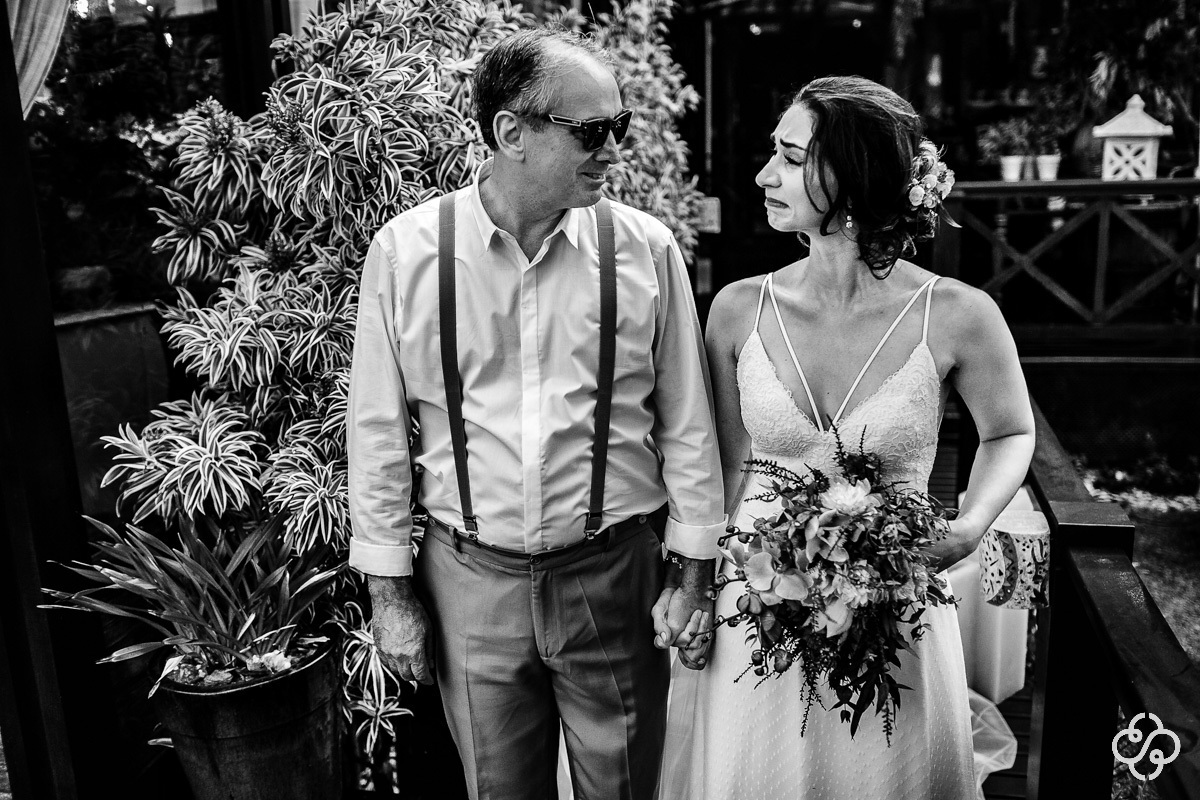 Cerimônia de Casamento Hospedaria Refúgio das Galés Bombinhas - SC | Entrada Noiva | Fotógrafo de Casamento | Praia de Mariscal | Casamento na Praia | Casamento de Dia | Casamento Praia | Casamento Giorgia e Dennis | www.rafaelsantosfotografia.com.br